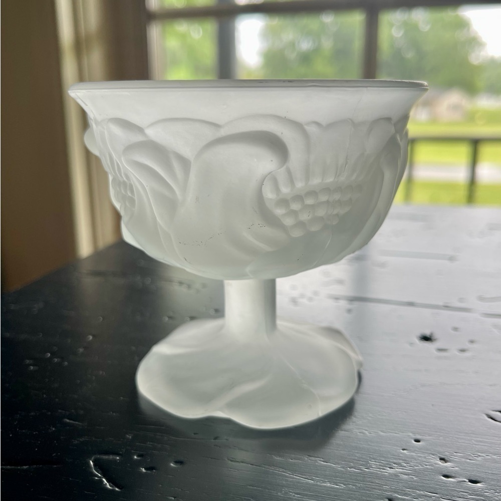 AVON, VINTAGE, WHITE FROSTED SHERBET CUP WITH FLOWER BASE. NO CRACKS OR CHIPS.